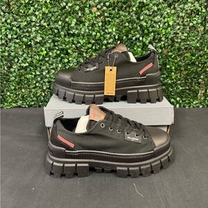 Palladium Women's Revolt Lo - W8.5